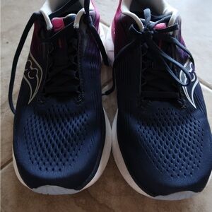 Saucony Women's Ride 18- Excellent condition!!